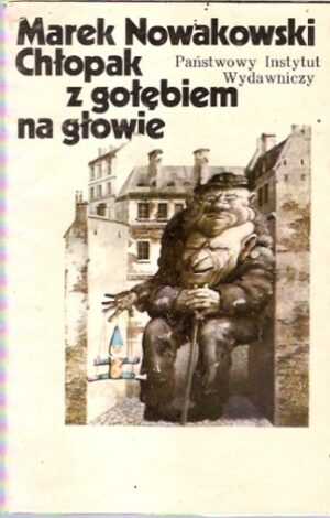 Chłopak z gołębiem na głowie
